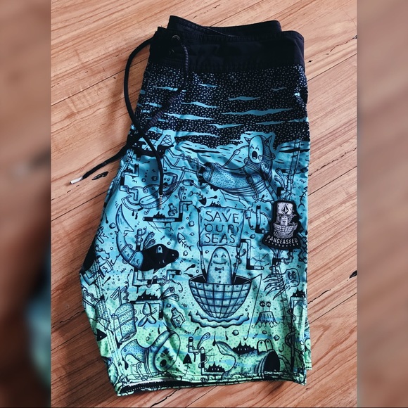 Volcom shorts - Picture 2 of 5